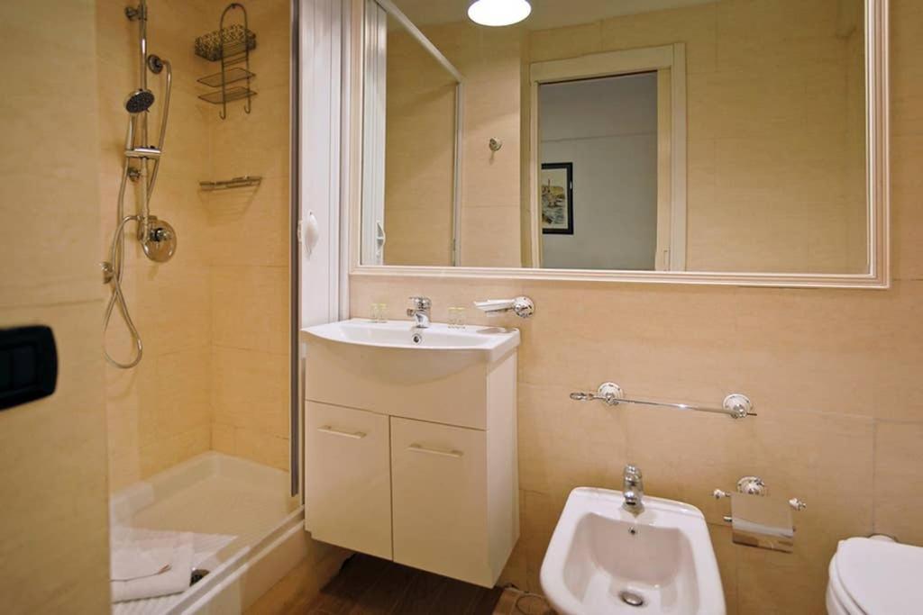 Vatican Luxury Apartment With Terrace - 7 People Рим Екстериор снимка